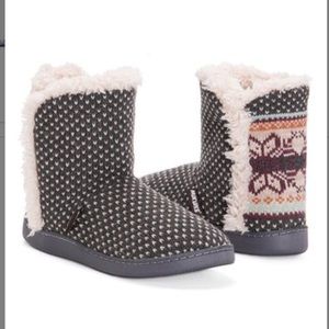 Muk Luks gray pattern slipper boots NWT